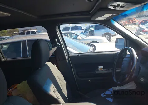 2010 Ford Escape Xlt z USA, uszkodzony, nr VIN 1FMCU0D74AKA41936